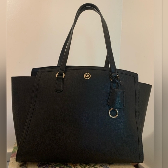 Michael Kors Handbags - Michael Kors Chantal Large Trapeze Tote Bag In Pebbled Leather Black